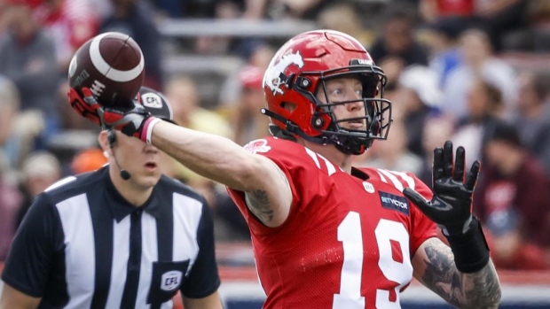 It's going to be a battle': Former Eagles Vernon Adams Jr., Bo Levi  Mitchell, T.J. Lee reunite when British Columbia faces Calgary in CFL  playoffs