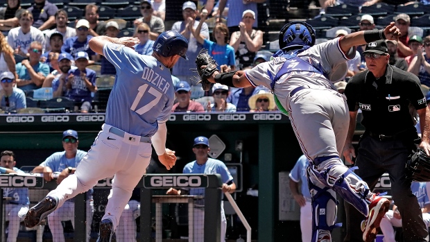 Greinke sharp in 500th career start, Royals beat Rangers 2-1