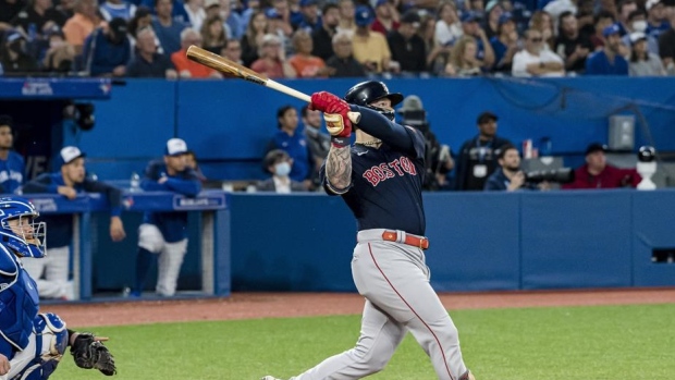 Alex Verdugo makes a diving grab, 06/20/2022