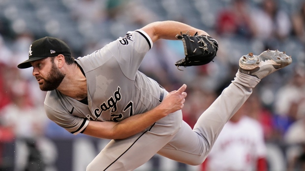 Lucas Giolito sharp as White Sox complete sweep of Giants 13-4