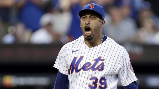 Mets' closer Edwin Diaz teaches kids at Massapequa baseball clinic