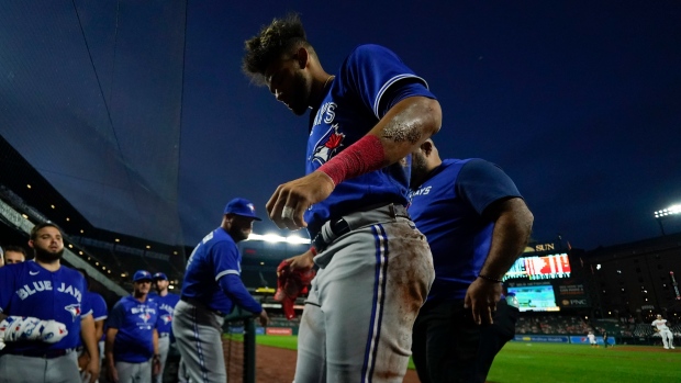Blue Jays' Lourdes Gurriel Jr. has his historic hit streak put on hold by a  late injury