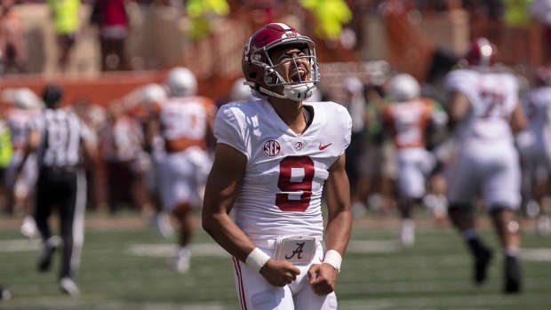 College football: Alabama QB strengthens Heisman case in Week 9