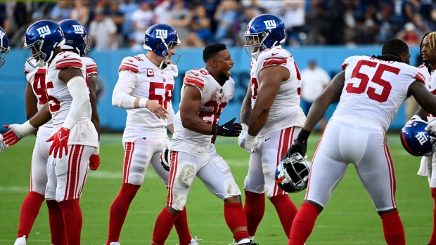 Daboll's Giants rally from 13 down to beat Titans 21-20