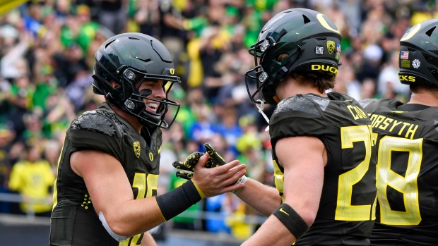 Bo Nix throws five touchdowns in No. 10 Oregon's win over No. 9 UCLA