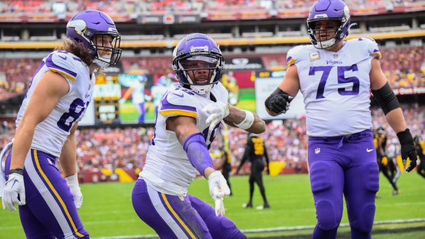 Harrison Smith has perfect celebration after re-signing with Vikings