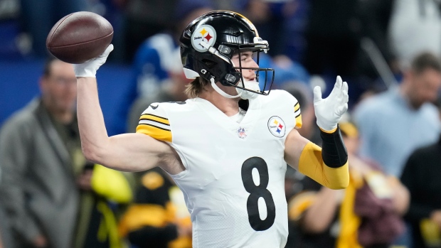 Pittsburgh Steelers quarterback Kenny Pickett rolls out during an NFL  football game against the Las Vegas Raiders Sunday, Sept. 24, 2023, in Las  Vegas. (AP Photo/Mark J. Terrill Stock Photo - Alamy