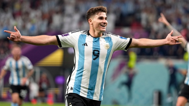 3Sports on X: Julian Alvarez makes it 2️⃣ for Argentina! #FIFAWorldCup  #Qatar2022onMG  / X