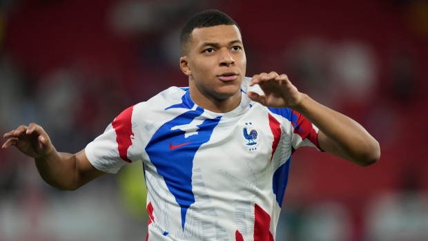 Mbappé to face good friend Hakimi in World Cup semifinal