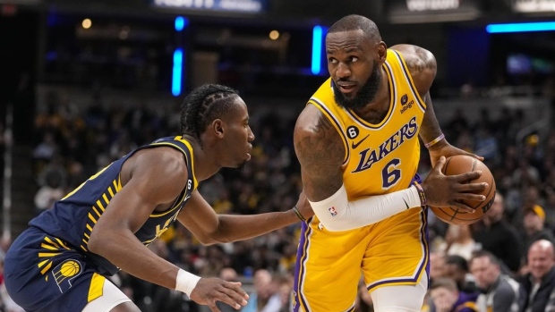 Lakers' LeBron James expected to miss 'extended period of time' with foot  injury: report