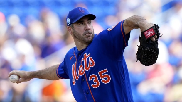 Pitcher Justin Verlander 'will meet with the big-spending Dodgers