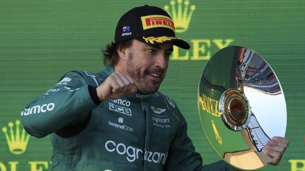 El piloto de Aston Martin, Fernando Alonso, responde a los rumores de que está saliendo con Taylor Swift