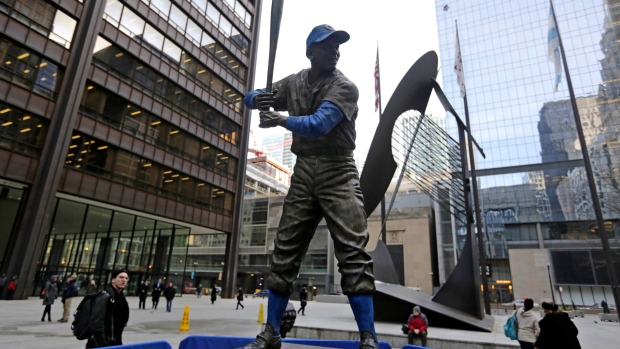 Ernie Banks statue