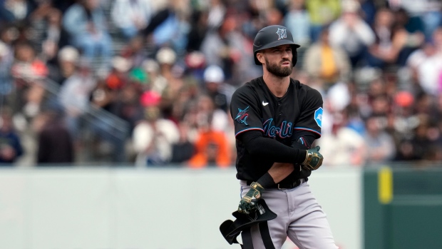 Marlins beat Giants 1-0 on unearned run, improve to 15-2 in 1-run games