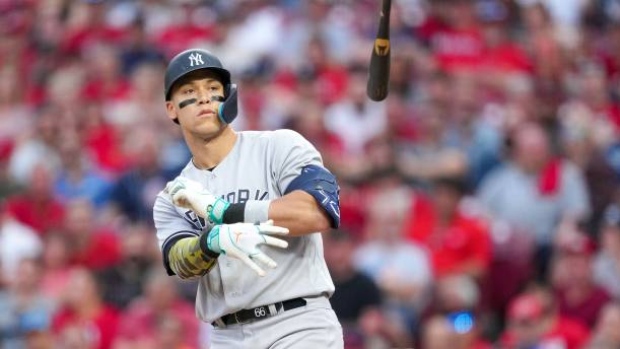 Yankees' Aaron Judge slips on new jersey but it's not from the