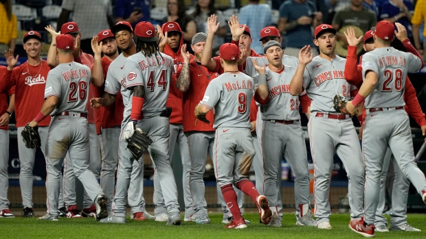 Reds homer three times in fifth, roll to win and sweep of Royals - TSN.ca