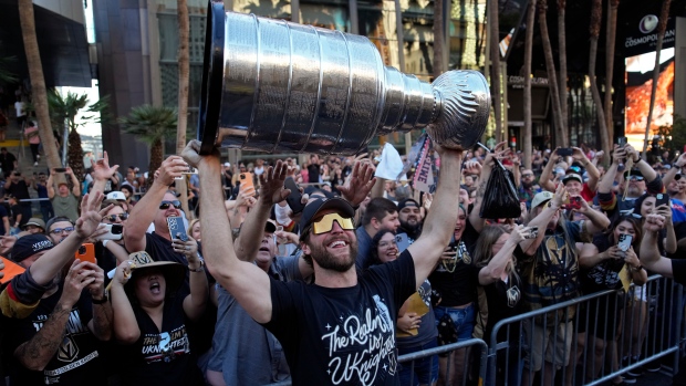 LA Kings continue their Las Vegas club tour with Stanley Cup at Bellagio