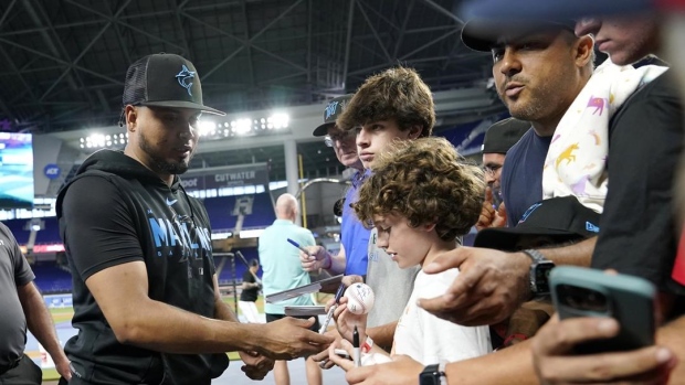 Chipper Jones opines on Braves' potent offense, Marlins' Luis Arraez  flirting with .400 - The Athletic