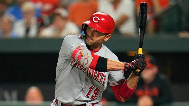 Posada's home run breaks drought, beats Reds, 4-2