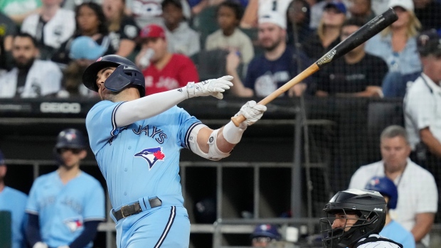 Whit Merrifield helps Toronto Blue Jays beat Chicago White Sox 5-4