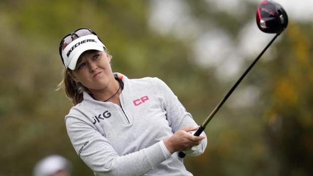 Ally Ewing’s dominante AIG Women’s Champion Brooke Henderson mist een one-hit