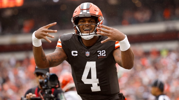 Deshaun Watson runs for TD, Browns bottle up Joe Burrow in 24-3