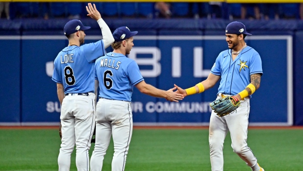 Suárez homers in 11th as Mariners top Blue Jays