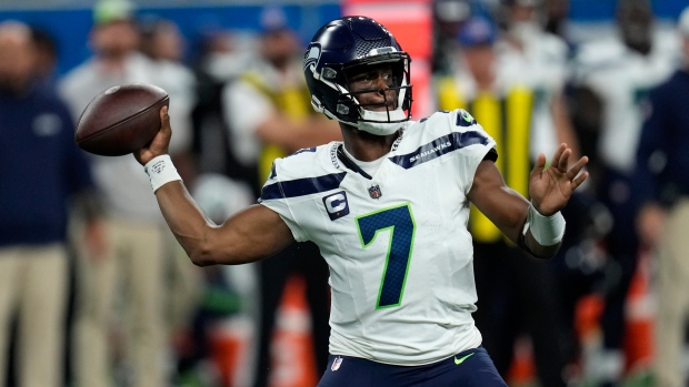 Jared Goff connects with Kalif Raymond on a 36-yard FLEA-FLICKER TD to give  the Lions the lead vs. the Seahawks