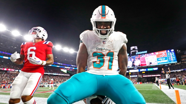 Raheem Mostert runs for touchdown double as Miami Dolphins hold on