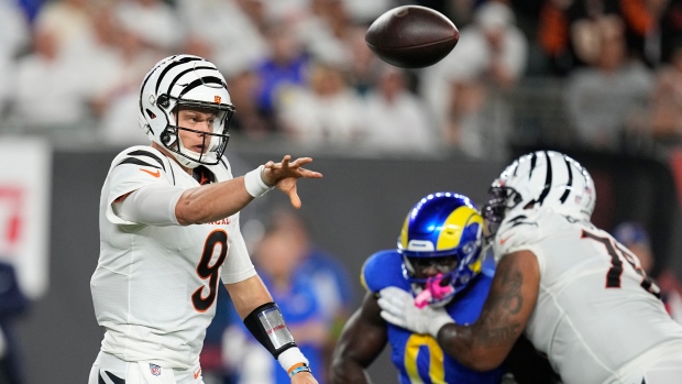 Burrow shakes off calf injury, throws for a season-high 259 yards as Bengals  beat the Rams 19-16