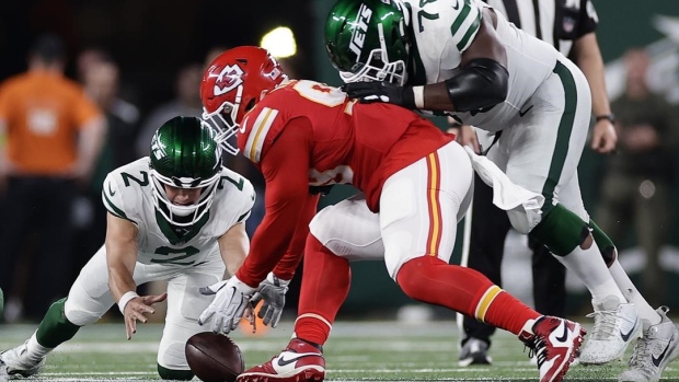 East Rutherford, United States. 25th Oct, 2020. The New York Jets look on  from the sideline in the fourth quarter against the Buffalo Bills in week 7  of the NFL season at