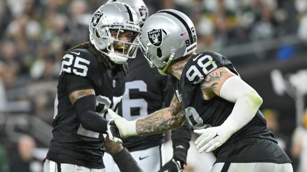 VIDEO: Raiders Beat Patriots Thanks to Chaotic Final Play