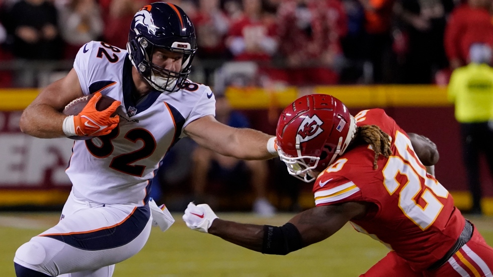 Chiefs vs. Broncos 2022: time, TV schedule, how to watch live online -  Arrowhead Pride