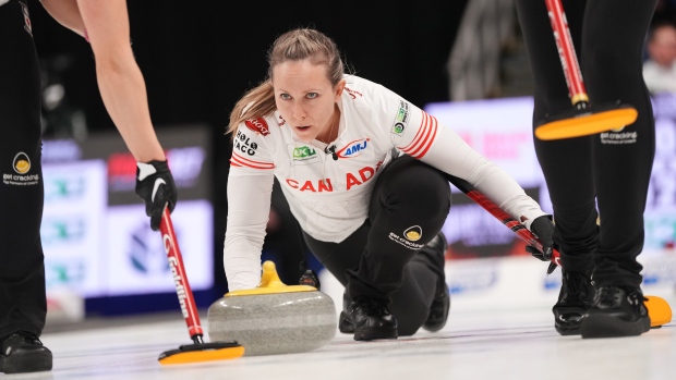 Canada's Rachel Homan finishes first in round-robin, moves into world ...