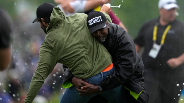 Bob Weeks: The man behind the most famous tackle in golf finally speaks – TSN.ca