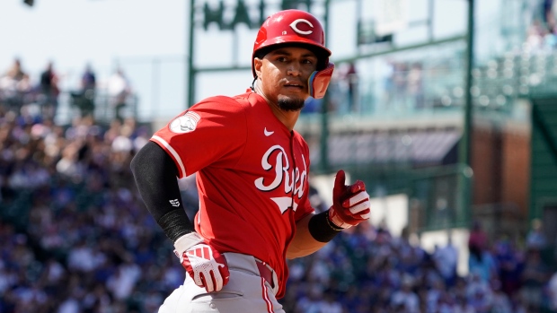 Santiago Espinal hits two-run homer, Cincinnati Reds hold on to beat  Chicago Cubs | TSN