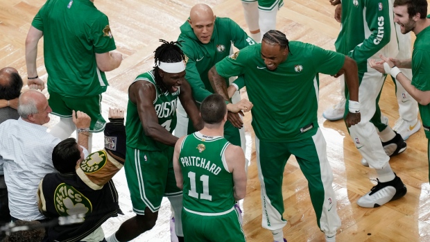 Boston Celtics close out Dallas Mavericks in lopsided fashion, claim record 18th NBA title – TSN.ca