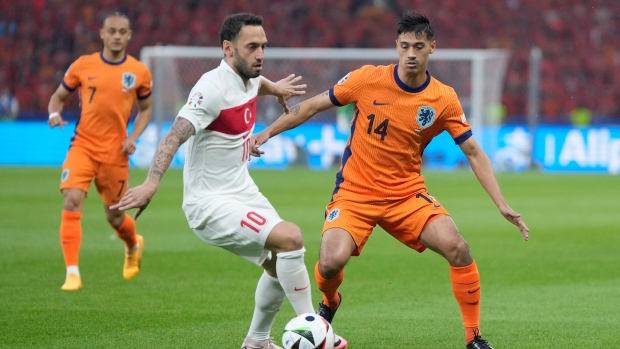 Turkiye leads Netherlands at halftime in UEFA Euro quarter-final – TSN.ca