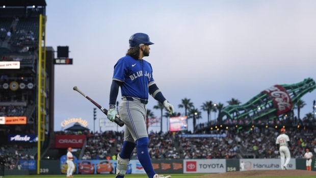 Blue Jays shortstop Bo Bichette leaves game against Tigers because of apparent  right leg injury - TSN.ca