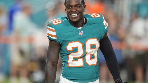 Dolphins RB De'Von Achane leaves game with concussion Article Image 0