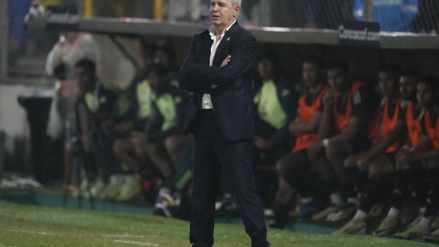 Mexico soccer coach Aguirre hit in head by an object thrown from the stands in Honduras Article Image 0