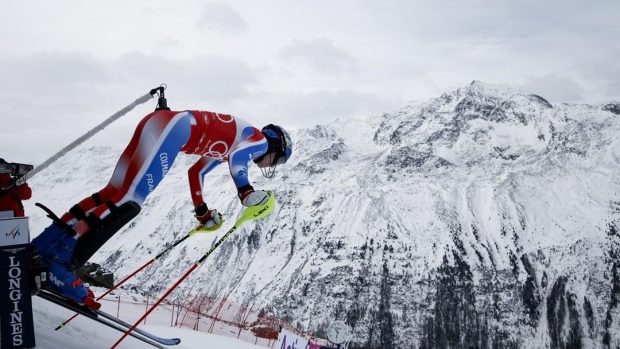 Olympic champion Noel dominates 1st run of World Cup slalom as many skiers fail to finish Article Image 0