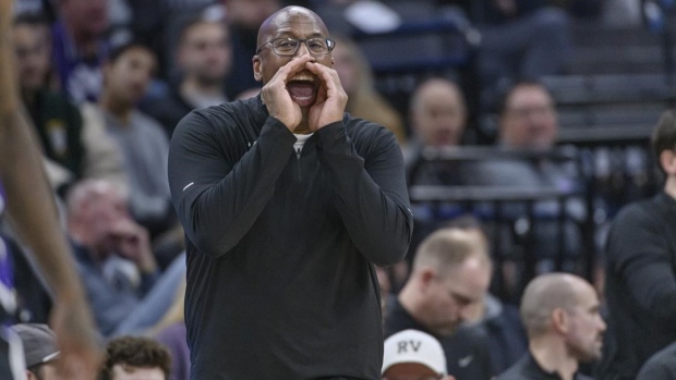 Kings fire coach Mike Brown less than halfway through his 3rd season, AP source says Article Image 0