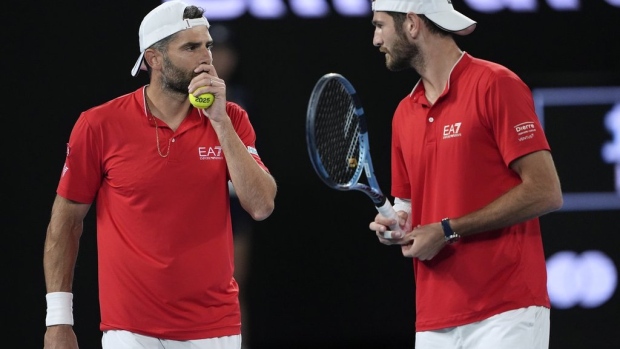 Foul call only delays Italian team taking the 1st set in Australian Open doubles final Article Image 0