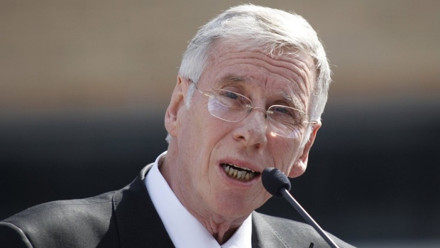 Longtime Pittsburgh Penguins announcer Mike Lange, known for his distinctive style, dies at 76 Article Image 0