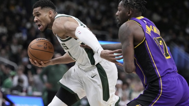 Antetokounmpo leads Bucks past Lakers 126-106 to end three-game losing streak Article Image 0