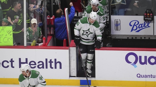 Stars forward Mikko Rantanen receives cheers, some boos, in 1st game against Avs since he was traded Article Image 0