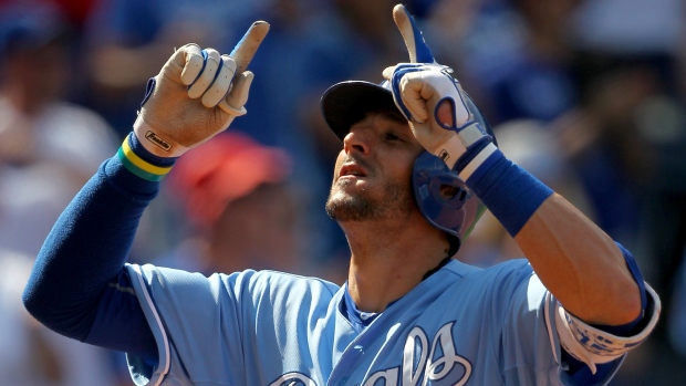 Royals earn doubleheader split with Jays on Perez's walk-off