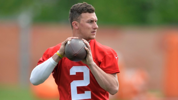 Cleveland Browns' training camp: Johnny Manziel takes reps with