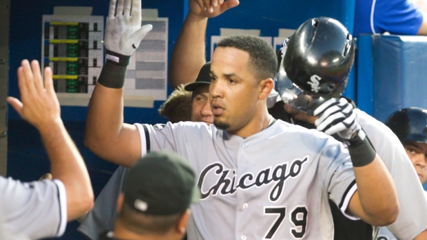 Abreu, Dunn homer to lead White Sox past Giants 7-6